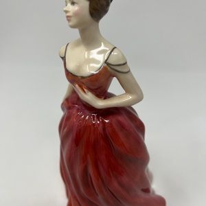 Gorgeous Royal Doulton England Figurine HN2842 INNOCENCE Bone China 1978